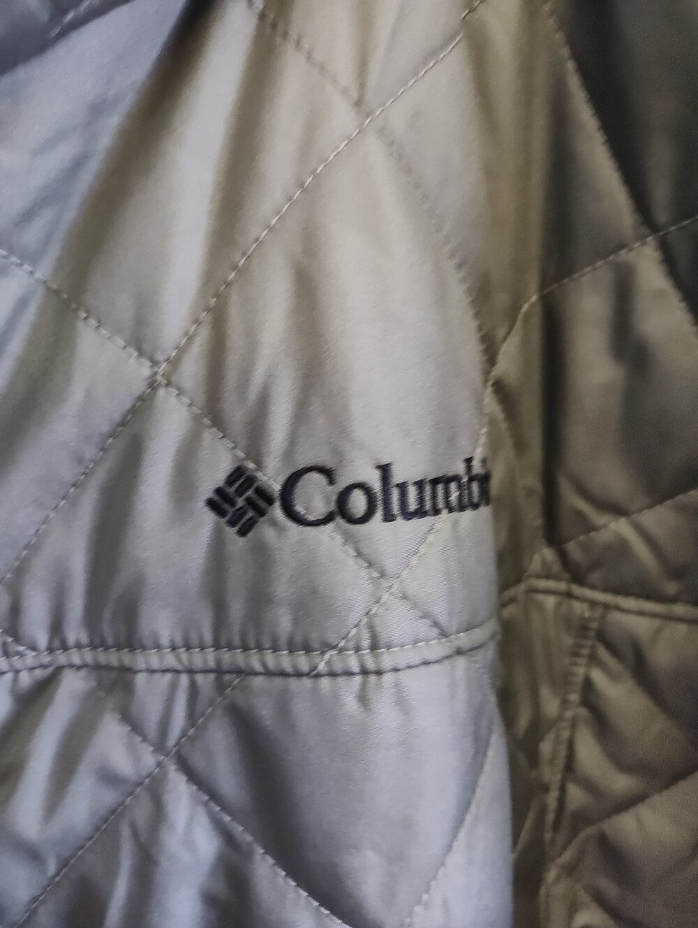 Columbia Womans Olive Quilted Hooded Jacket - Picture 3 of 5